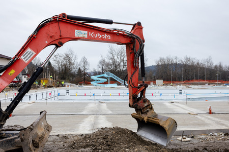 Dela na gradbišču domžalskega bazena intenzivno potekajo; foto Jure Gubanc