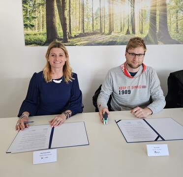 Podpis pogodbe o sofinanciranju Mladinskega sveta Domžale; foto: arhiv Občine Domžale