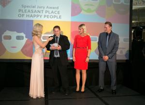 F75148D2-A5F0-4237-BC98-741256A2E3BD