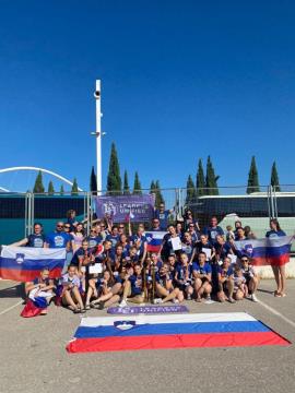 IMG-1c10c2e2f994c6dc40195263968a0cb5-V