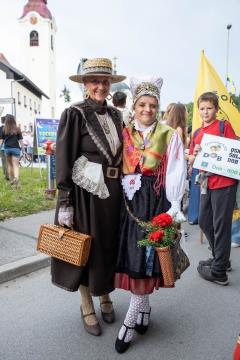 Slavnostna_povorka_800let_Dob-34