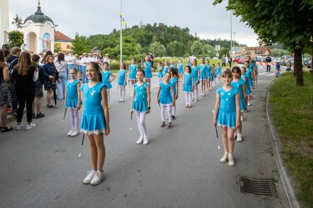 Slavnostna_povorka_800let_Dob-35