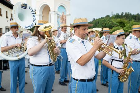 Slavnostna_povorka_800let_Dob-41