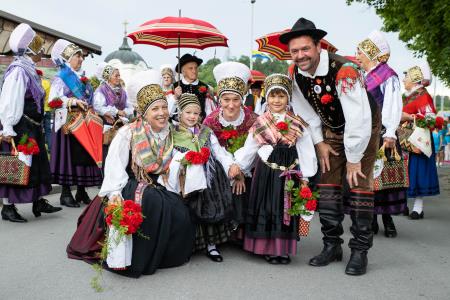 Slavnostna_povorka_800let_Dob-57