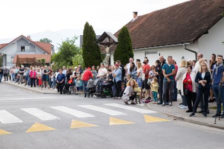 Slavnostna_povorka_800let_Dob-70