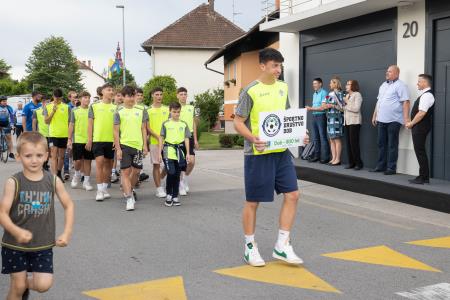 Slavnostna_povorka_800let_Dob-168