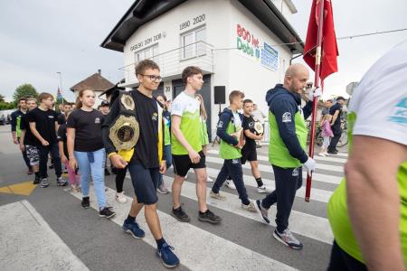 Slavnostna_povorka_800let_Dob-222