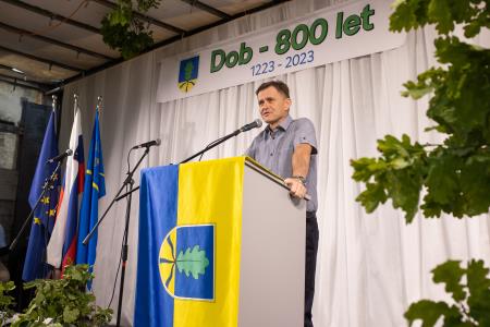 Slavnostna_povorka_800let_Dob-253