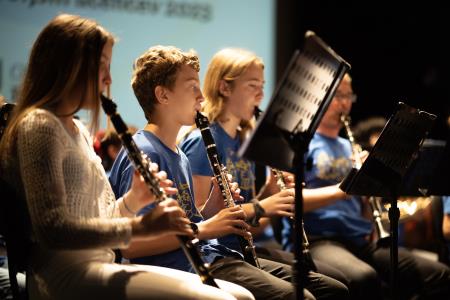 člani mladinskega pihalnega orkestra Glasbene šole Domžale