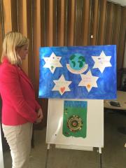 Hrošček Simon obiskal OŠ Roje in OŠ Dragomelj