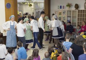 Mini župan in mini podžupanja na Tradicionalnem slovenskem zajtrku