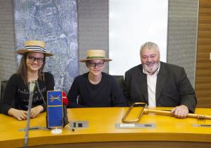 Mini župan in mini podžupanja na Tradicionalnem slovenskem zajtrku