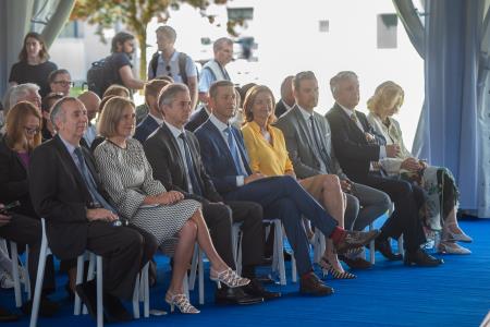 Gostje-na-slovesni-obeležitvi-nove-naložbe-v-Novartisu-v-Sloveniji