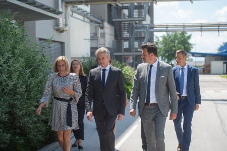 Predsednik-Vlade-RS-na-slovesni-obeležitvi-nove-naložbe-v-Novartisu-v-Sloveniji