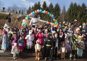 OTROŠKO PUSTNO RAJANJE V ČEŠMINOVEM PARKU