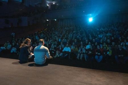 Ob polnoletnosti dober obisk Festivala gorniškega filma – v Ljubljani, Domžalah, Radovljici in Celju; na fotografiji utrinek s predavanja Rožleta Bregarja v Cankarjevem domu (foto Igor Kuster/FGF)