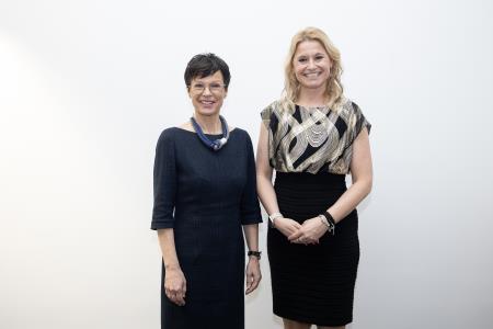 predsednica Združenja ONA VE  mag. Marta Kos in županja mag. Renata Kosec, foto: Katja Kodba foto: Katja Kodba