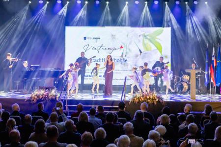 Med iskrenimi ljudmi, foto: Rok Majhenič