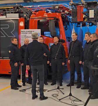 Slavnostni prevzem novega gasilskega vozila v Centru za zaščito in reševanje Domžale 