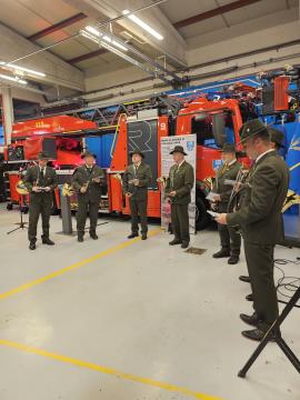 Slavnostni prevzem novega gasilskega vozila v Centru za zaščito in reševanje Domžale 