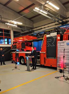 Slavnostni prevzem novega gasilskega vozila v Centru za zaščito in reševanje Domžale 