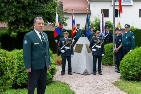 Slavnostni_dvig_SLO_zastave