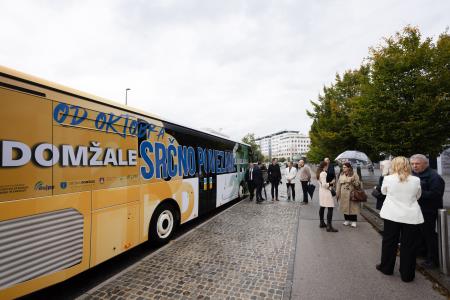 Avtobus pripravljen na otvoritveno vožnjo, foto: Jure Gubanc/Občina Domžale