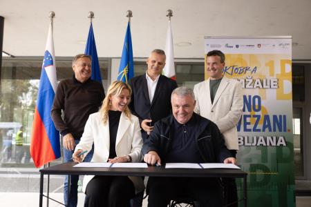 Slavnostni podpis pogodbe med LPP in Občino Domžale, foto: Jure Gubanc/Občina Domžale
