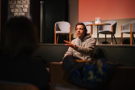 Heroji furajo v pižamah, foto: Eva Žurbi
