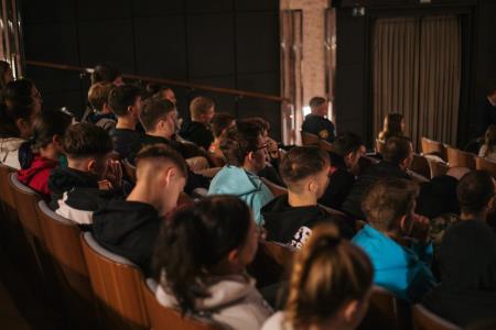 EHeroji furajo v pižamah, foto: Eva Žurbi