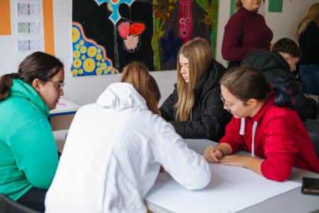 Heroji furajo v pižamah, foto: Eva Žurbi