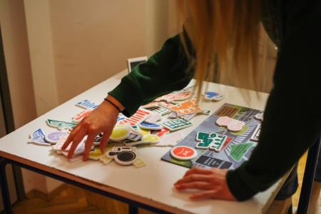 Heroji furajo v pižamah, foto: Eva Žurbi