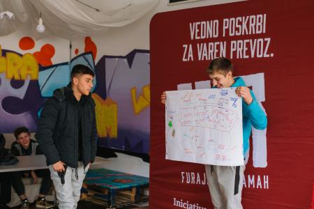 Heroji furajo v pižamah, foto: Eva Žurbi
