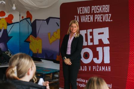 Heroji furajo v pižamah, foto: Eva Žurbi