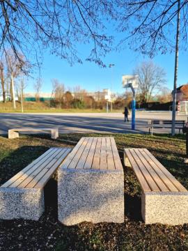 Nove klopi ob otroških igralih v Športnem parku Vir