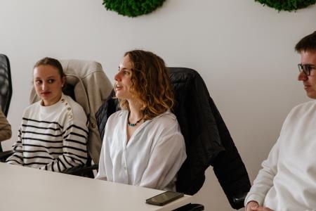 Županja se je srečala s petnajstimi novimi štipendisti Občine Domžale; foto Eva Žurbi-11