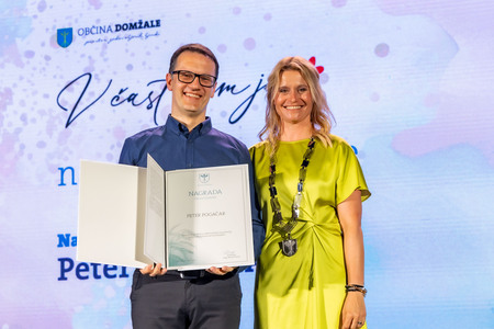 Nagrajenec Peter Pogačar z mag. Renato Kosec; foto: Rok Majhenič