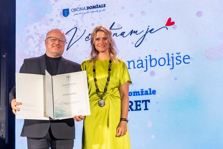 Nagrajenec Peter Napret z mag. Renato Kosec; foto: Rok Majhenič