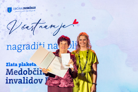 Prejemniki zlate plakete Medobčinsko društvo invalidov z mag. Renato Kosec;foto: Rok Majhenič