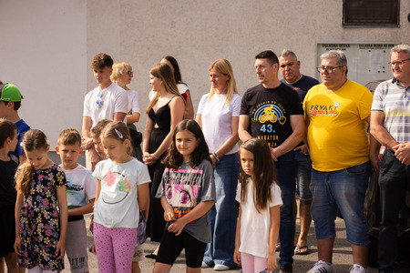 Obiskovalci otvoritve DBajka v Dobu;  foto: Jure Gubanc