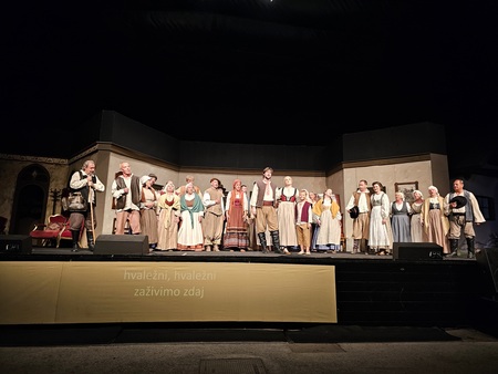 Utrinek predstave Črna žena