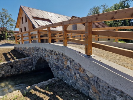 Kamniti most v Radomljah