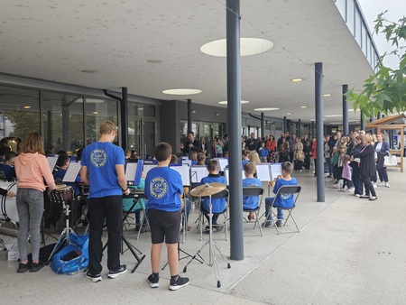 Podelitev nagrad sodelujočim na natečaju Bogastvo mobilnosti; arhiv Občine Domžale