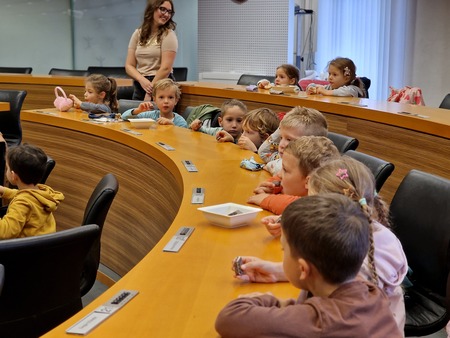 Skupina Žabice iz ihanskega Vrtca Krtek obiskale županjo