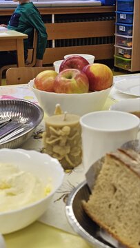 V Vrtcu Urša so pripravili Tradicionalni slovenski zajtrk