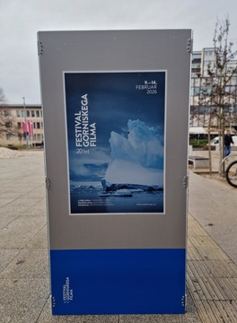 Dvajset let Festivala gorniškega filma – razstava naslovnih plakatov na prostem v središču Domžal.