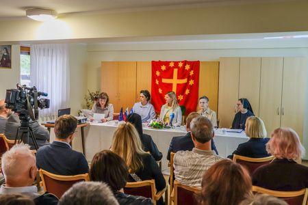 Samostan sester sv. Križa na Mali Loki